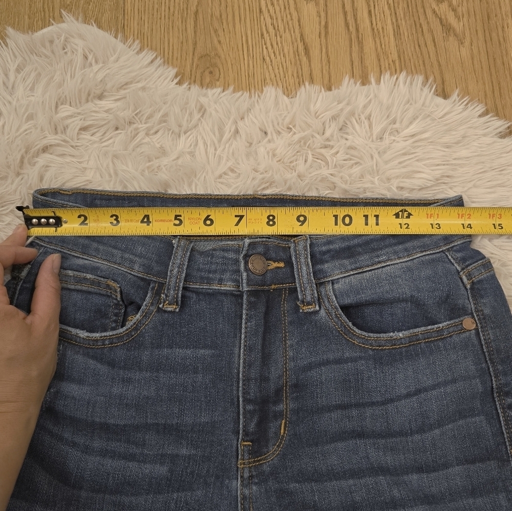 Judy Blue Dark Wash Straight Leg Relaxed Fit Lightly Distressed Jeans Size 5 27 - Picture 3 of 13